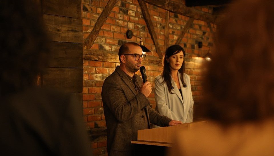 Arbër Ismajli dhe Djellza Ademi: Një fushatë që nis nga shtëpitë e gjilanasve