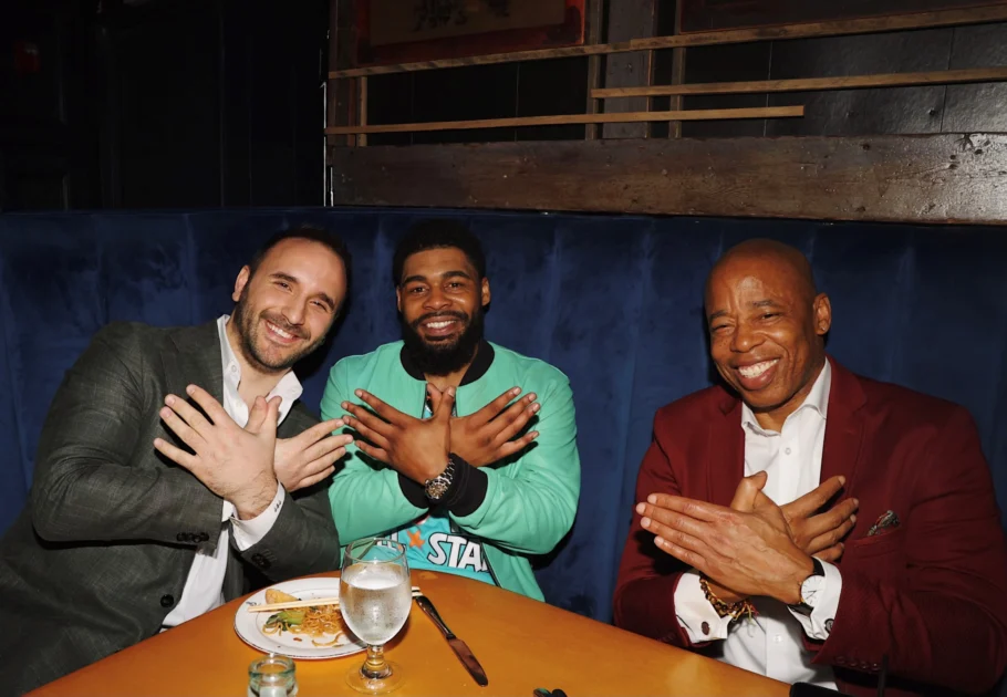 Jayoo, djali i kryetarit të Nju Jorkut, sjell muzikë të frymëzuar nga Shqipëria