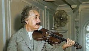 Instrumenti i fshehur nga nazistët: violina e Ajnshtajnit në ankand për 345 mijë euro