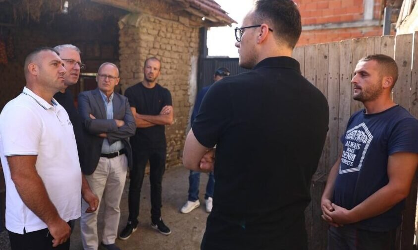 Hyseni viziton fermerët në Përlepnicë: “Fermerët shtylla e zhvillimit ekonomik”