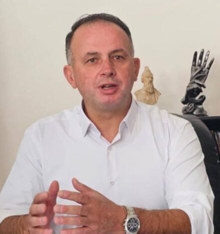 Riad Rashiti nis fushatën me gratë dhe vajzat e Gjilanit: “Fuqizimi i tyre, prioritet i imi”