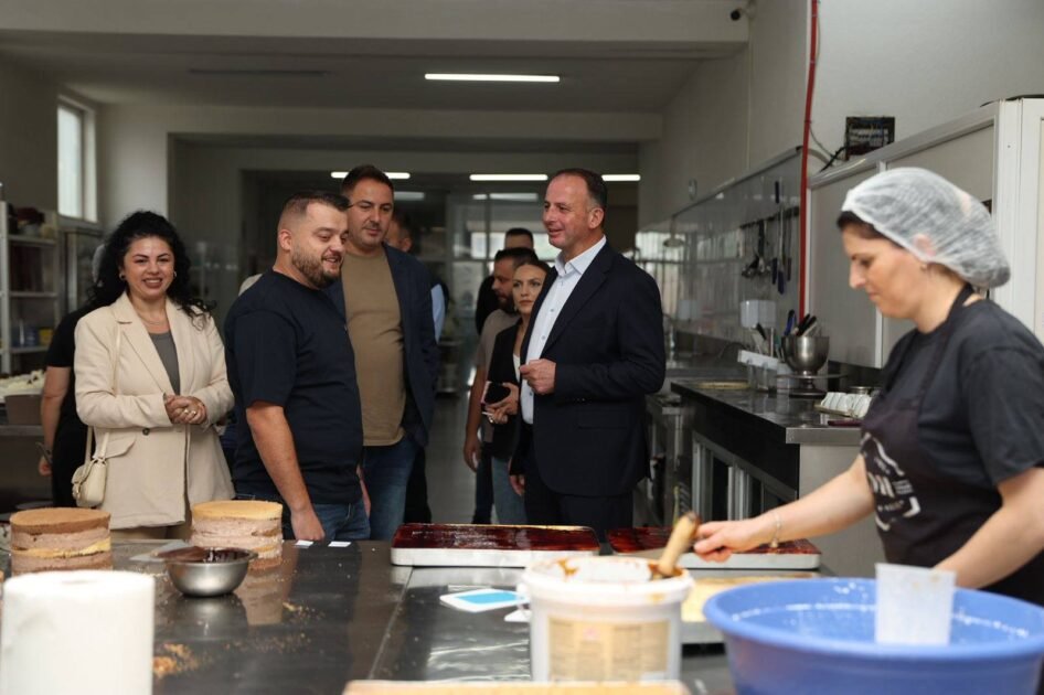 Riad Rashiti viziton biznesin “Kimi Coffee and Cake House” në Gjilan