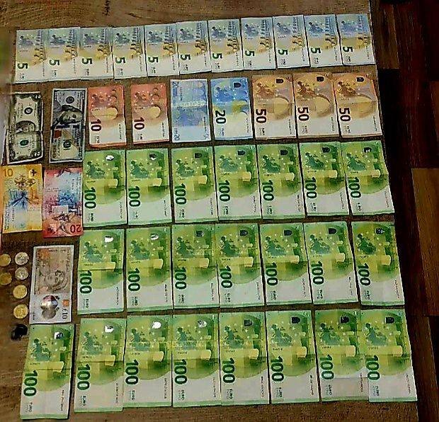 Gjest i madh: Qytetari nga Shtimja dorëzon portofolin me rreth 2500 euro në polici