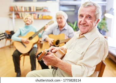 Luajtja e një instrumenti muzikor mbron trurin nga plakja