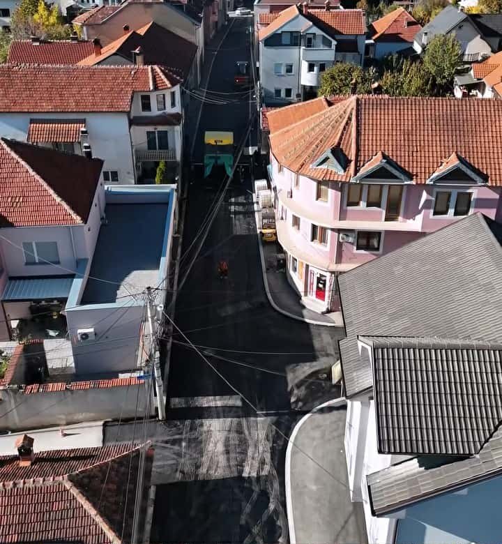 Përfundon asfaltimi i rrugës kryesore në lagjen “Dheu i Bardhë” në Gjilan