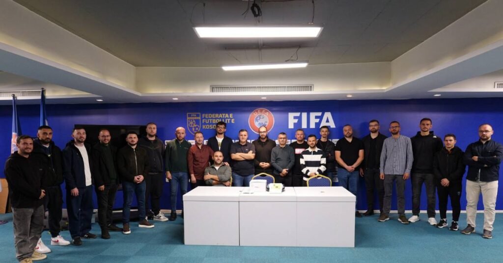 FFK pajis klubet e futbollit me defibrilatorë për sigurinë e lojtarëve