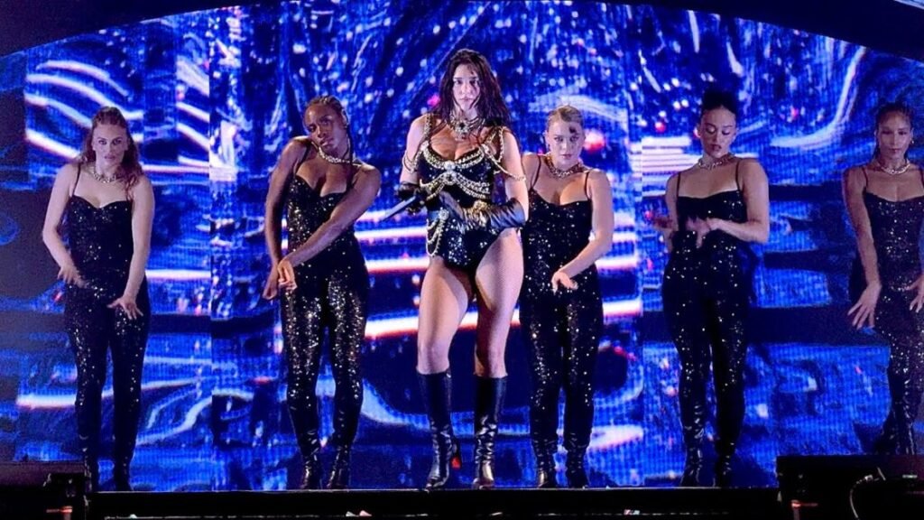 Dua Lipa mahnit me 57 cover-e të ndryshme në turneun “Radical Optimism”