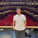 Tenori kosovar shkel skenën daneze: Granit Musliu interpreton Dukën e Mantovës