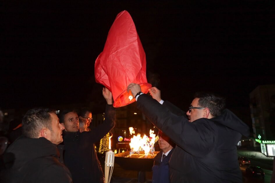 Kur flaka ndezet për heronjtë: “Flaka e Janarit 2026” ndez Gjilanin me art dhe kujtim