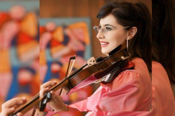 Violinistja shqiptare Ina Kosturi fiton çmimin “Kompozim Origjinal” në Angli