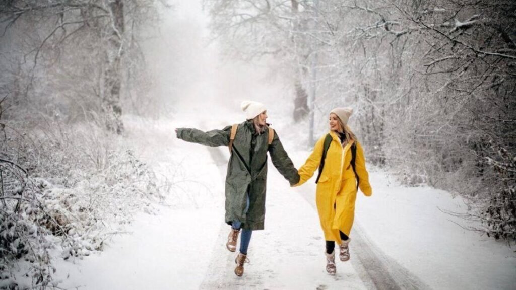 Ata që ecin në ditët e ftohta të dimrit sëmuren deri 50% më pak