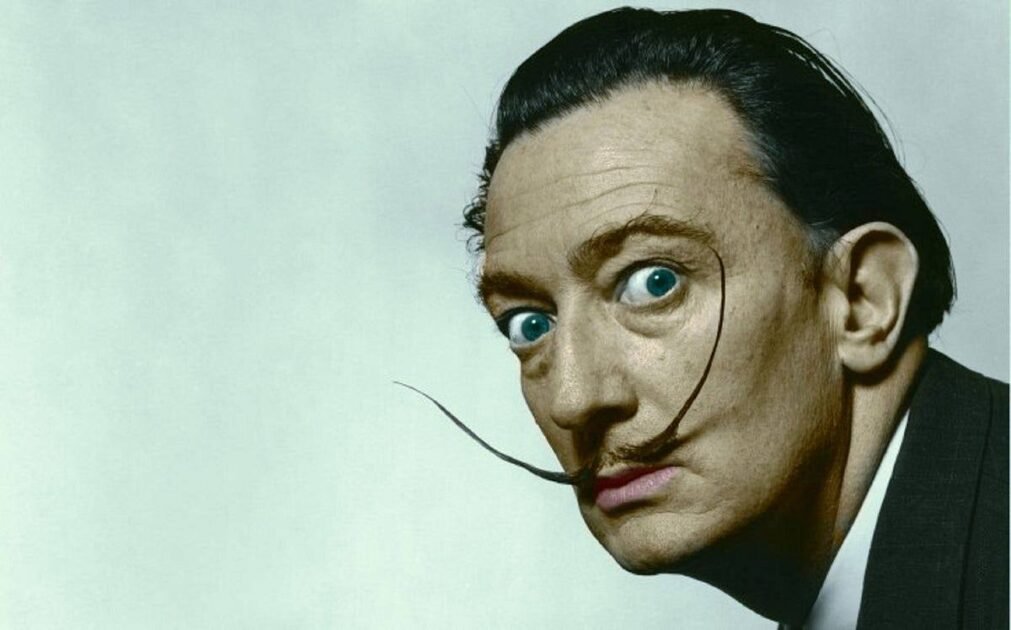 Salvador Dalí dhe rituali i tij i çuditshëm: pse flinte me lugë në dorë?