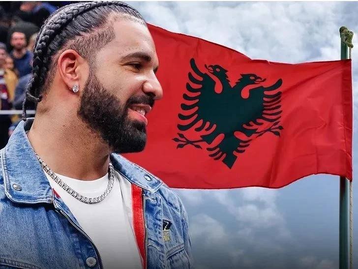 Drake rikthehet me simbole shqiptare