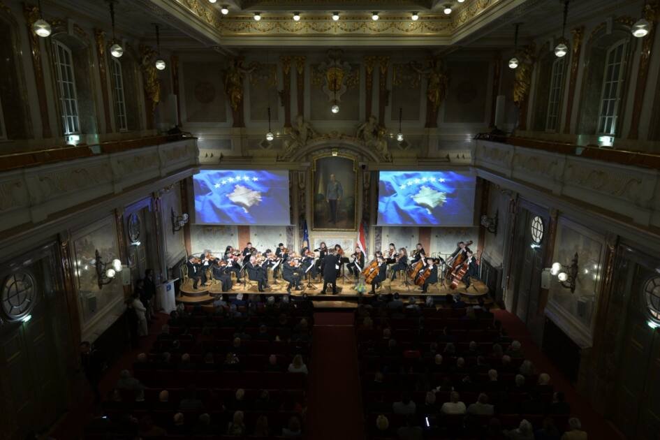 Historike: Filharmonia e Kosovës debuton në Vjenë me koncert madhështor