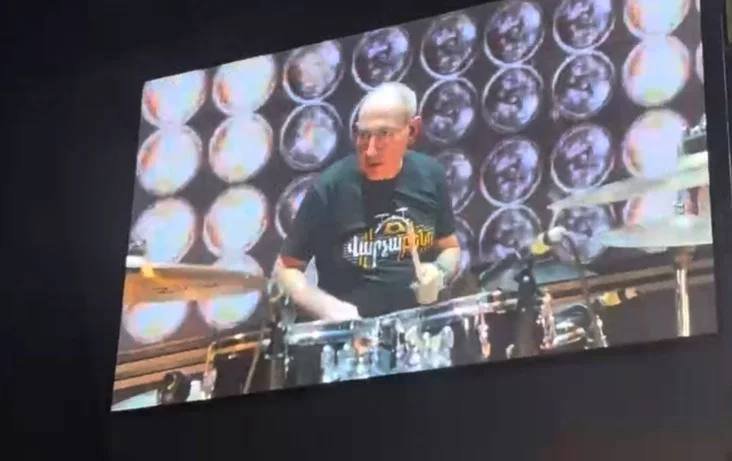 Nga Politika në Muzikë: Kryeministri i Armenisë mban koncert me bendin e tij të ri