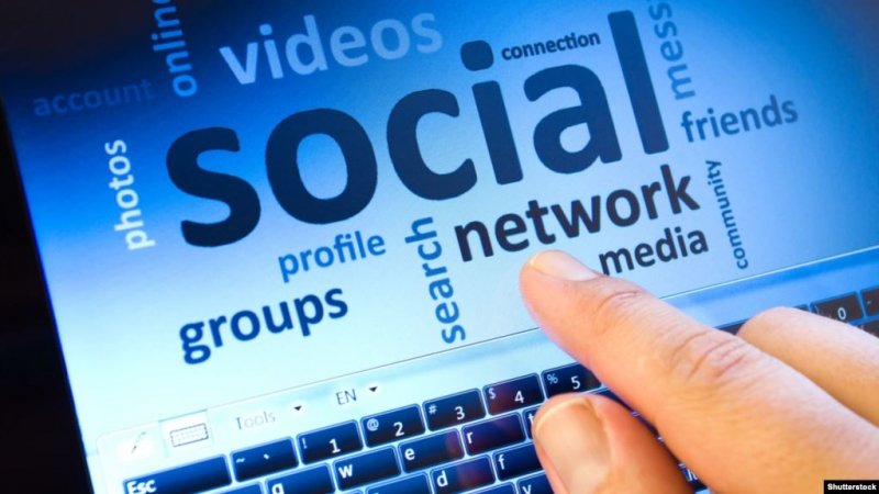 Kosova në epokën digjitale: Celulari triumfon, telefoni fiks drejt zhdukjes