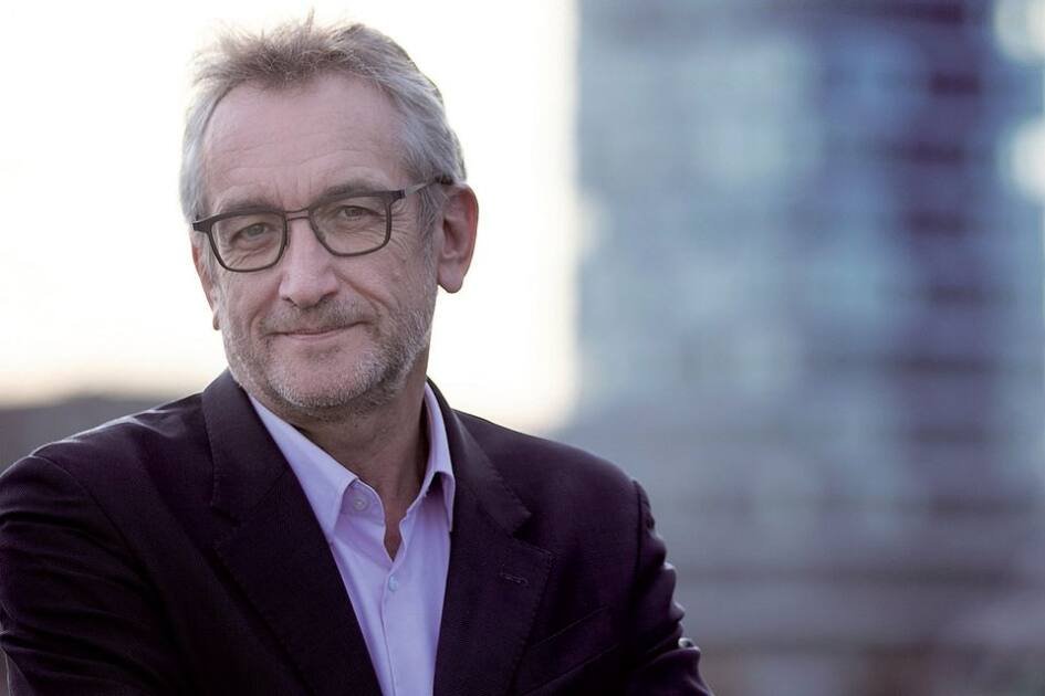 Kur teknologjia genjen: Historiani i gazetarisë bëhet viktimë e AI-së