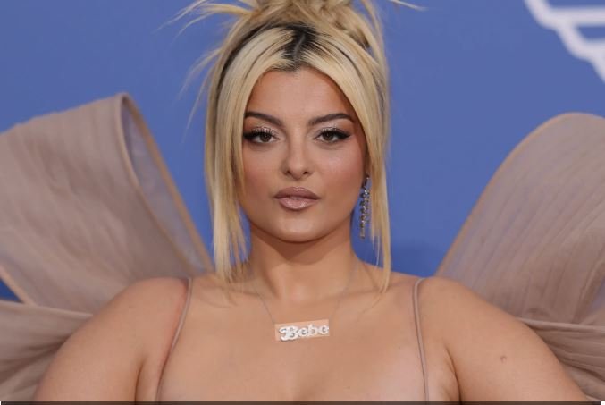 Bebe Rexha pushton UK-në me “New Religion” – një fitore që emocionoi të gjithë