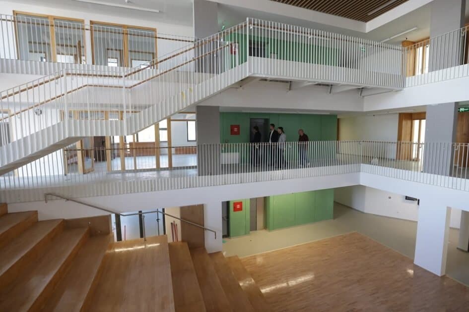 Kryeqyteti bëhet me shkollën e parë moderne për tregti, hoteleri dhe turizëm