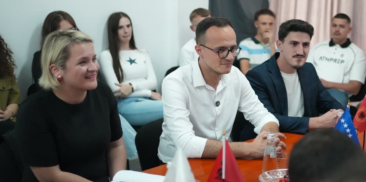 Alban Hyseni pritet nga organizata rinore “Fuqia e Bashkimit Rinor” në Gjilan