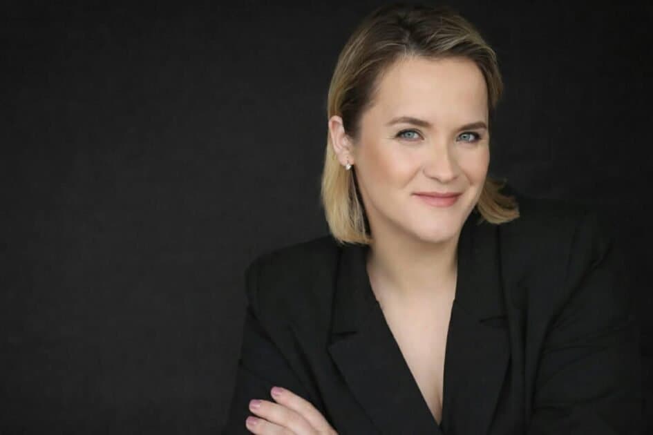 Liza Gashi – një profil bashkëkohor i ndërtuar mbi dije, diplomaci dhe vizion qytetar