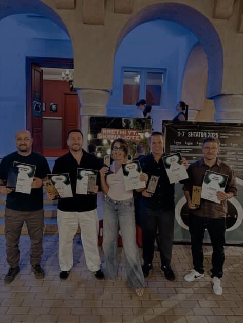 Yjet e Teatrit të Gjilanit shkëlqejnë në Festivalin e Teatrove