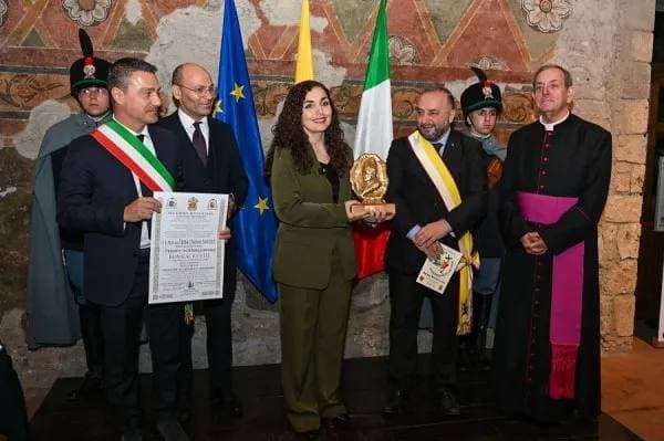 Presidentja Osmani nderohet në Itali me Çmimin Bonifacio VIII, vlerësim për paqe dhe bashkëpunim ndërfetar