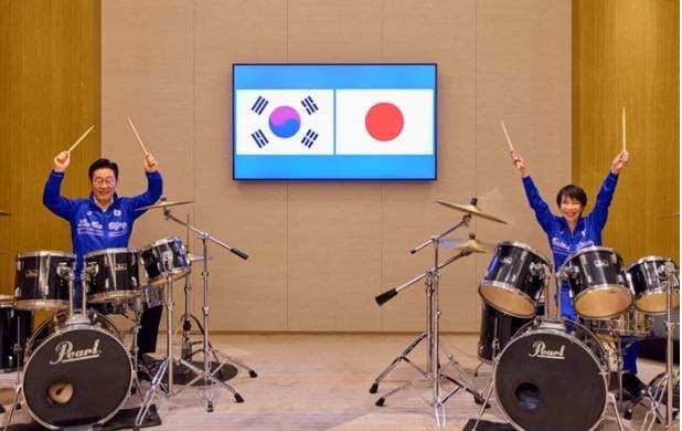 Kur diplomacia takohet me ritmin: Liderët e Koresë së Jugut dhe Japonisë bëhen DJ dhe bateristë