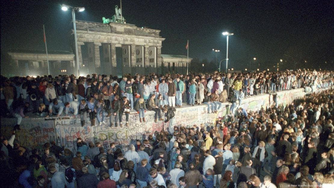 Gjermania feston ribashkimin: Si u arrit, si kremtohet dhe çfarë mendojnë sot gjermanët