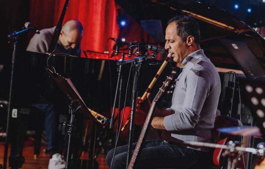 “Prishtina Jazz Festival” hap edicionin e 13-të mes sfidave dhe magjisë – nata e parë shpërthen me improvizim, traditë dhe energji