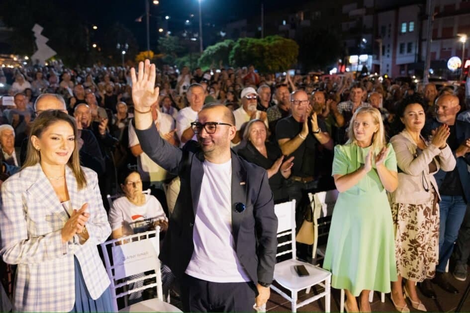 Arbër Ismajli me mbështetje të madhe në Gjilan: “Ai po vjen” mesazh nga Abdixhiku
