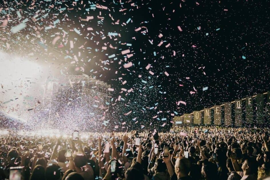 Vetëm edhe disa orë për të votuar: Sunny Hill në garë për Festivalin më të Mirë në Evropë