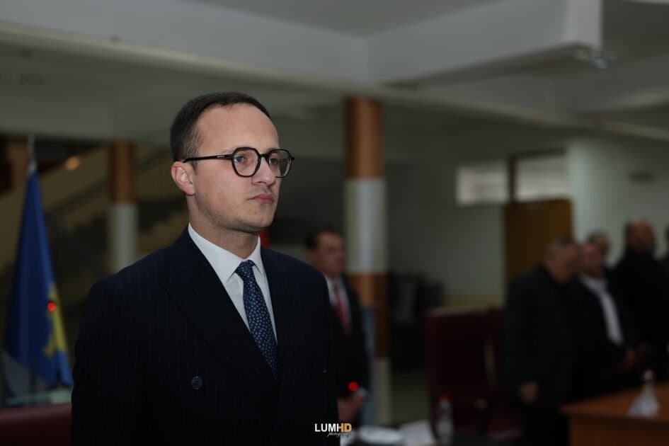 Gjilani hap kapitullin e ri: Kryetari dhe këshilltarët komunal japin betimin