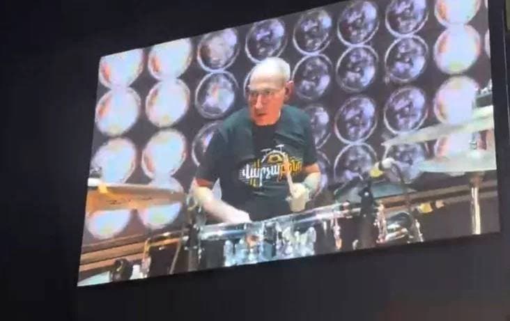 Nga Politika në Muzikë: Kryeministri i Armenisë mban koncert me bendin e tij të ri