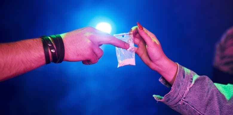 E ngatërroi “klientin” – dilleri i Prishtinës i shiti kokainë policit në mes të ditës