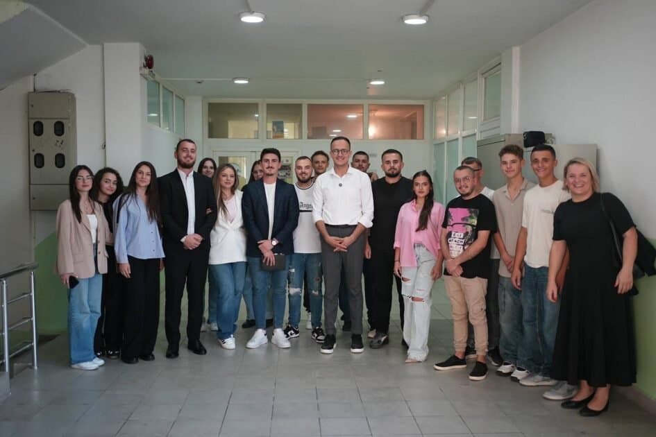Alban Hyseni sonte bashkë me të rinjtë e Gjilanit në një ndejë të veçantë