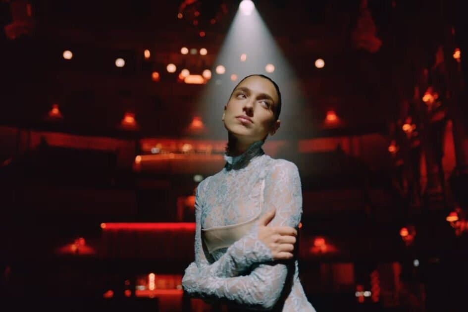 Rina Lipa debuton si autore dhe aktore me filmin e shkurtër “Weight of Ribbons”