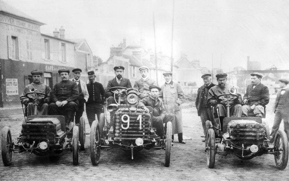 Gara e parë e makinave: Paris–Rouen dhe lindja e motorsportit