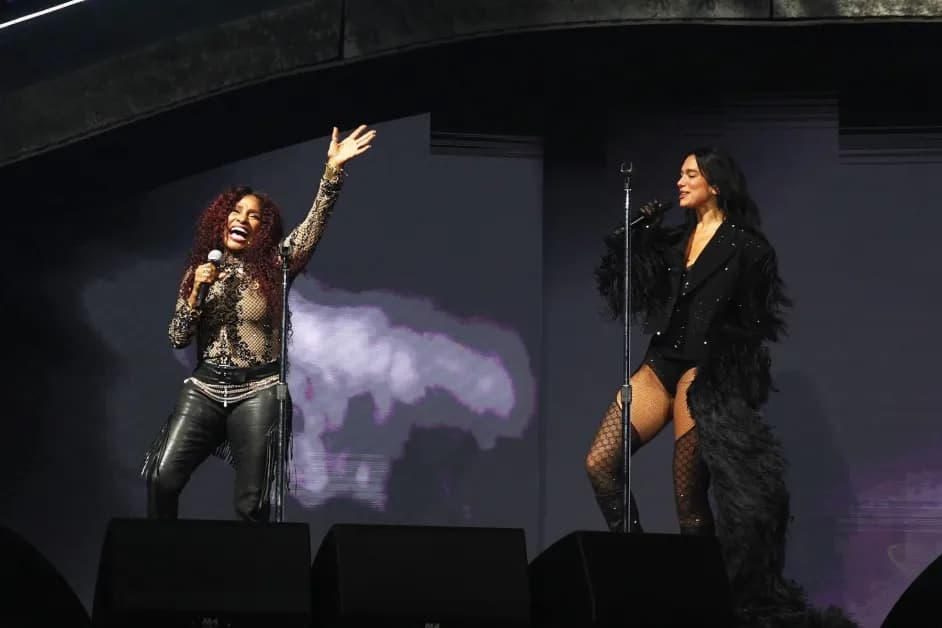 Dua Lipa & Chaka Khan ndezin skenën me një super performancë në Çikago