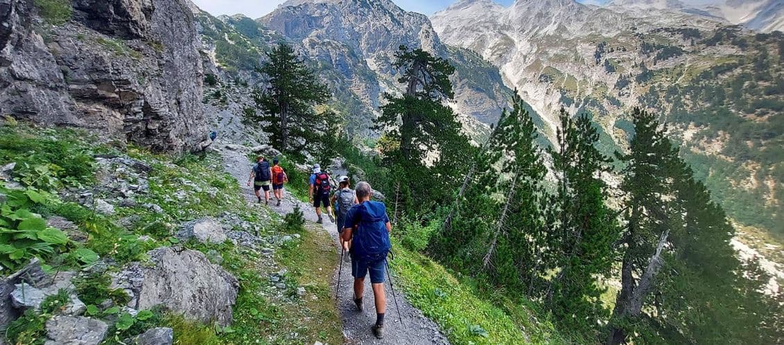 “Në Kosovë ndihesh si në familje”: Turistët zbulojnë “perlën e fshehur” mes maleve të Ballkanit