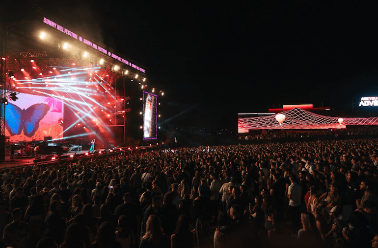 Prishtina gati për “Sunny Hill”, festivalin që elektrizon Kosovën