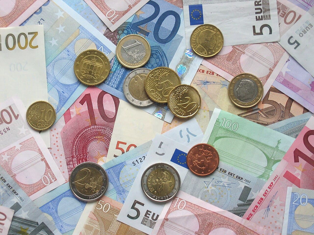 BQK parashikon rritje më të ngadalë të ekonomisë dhe inflacion 6.7%